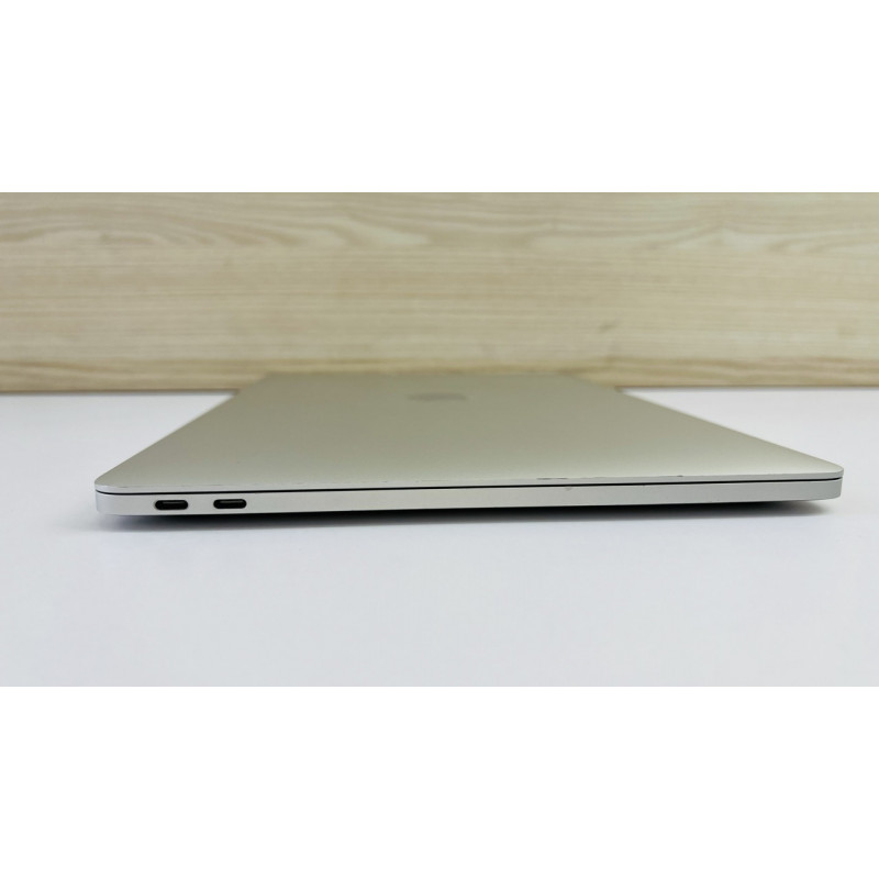 MacBook Pro 13 2017 Silver i5 2.3ghz 16/128